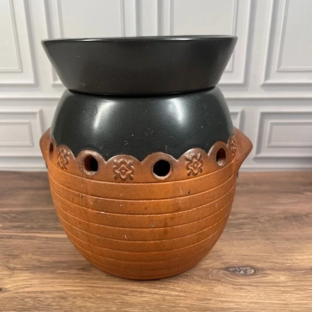 Scentsy Sonora Terra-Cotta Full Size Electric Wax Warmer Tan Black